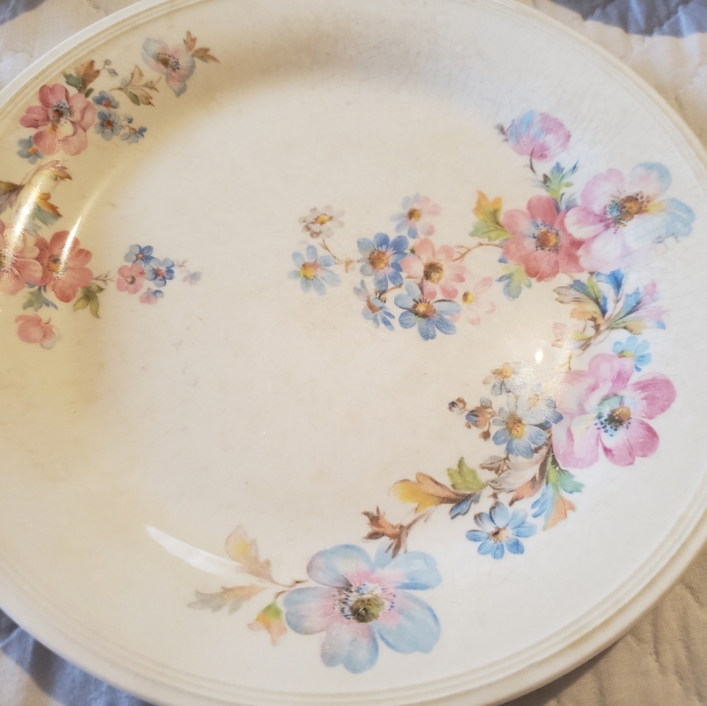 Vintage Dishes 6 pc  3 plates 3 bowls